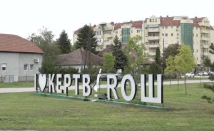 Vandalizam u Subotici, oštećen znak “KERTVAROŠ”