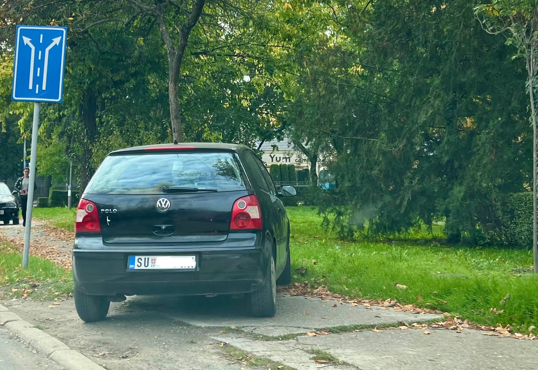 KUKAONICA – “Da li je normalno ovako parkirati auto i otići?”