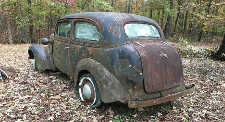 Najjeftiniji automobil koji se prodaje u Subotici je 330 € , a najskuplji 209.999 €