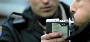 U toku noći u Subotici se pilo i vozilo. Nekome je privremeno oduzet i automobil.  Evo koliko vozača je Subotička policija isključila iz saobraćaja