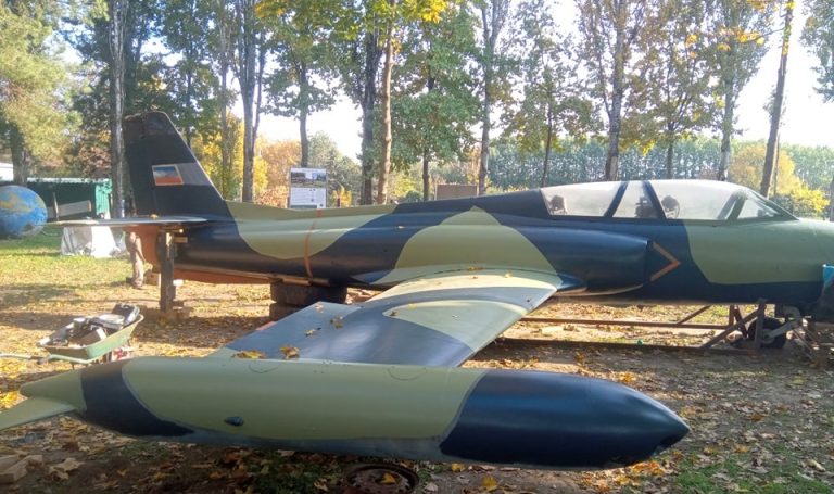 Laki jurišni mlazni avion Jastreb J-21 “sleteo” u Suboticu. Evo gde i kada ga možete videti