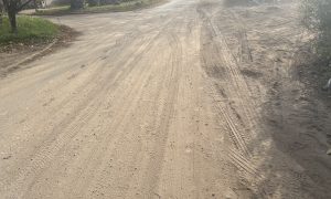 KUKAONICA: Zemlja i pesak na ulici