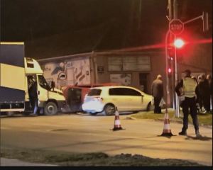 AUTOMOBIL ZAVRŠIO PREVRNUT! Težak sudar dva vozila u Subotici