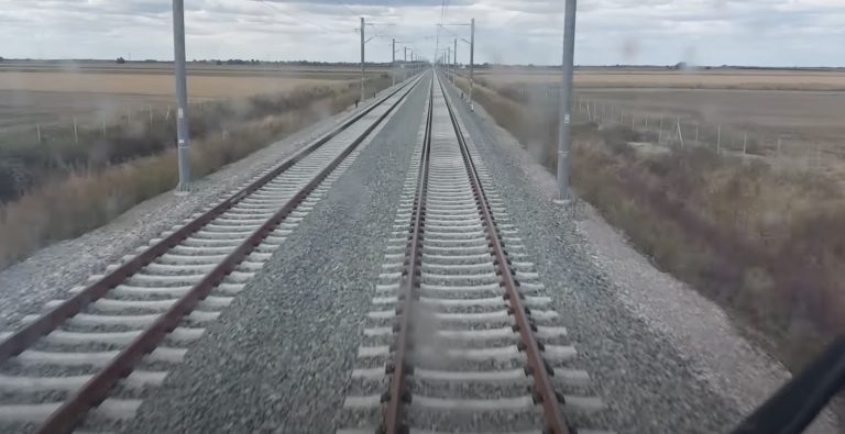 Vožnja brzom prugom Novi Sad-Subotica brzinom 200 km/h. Pogledajte video