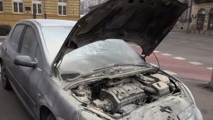 Požar u motornom delu vozila nakon sudara usporio saobraćaj u Subotici