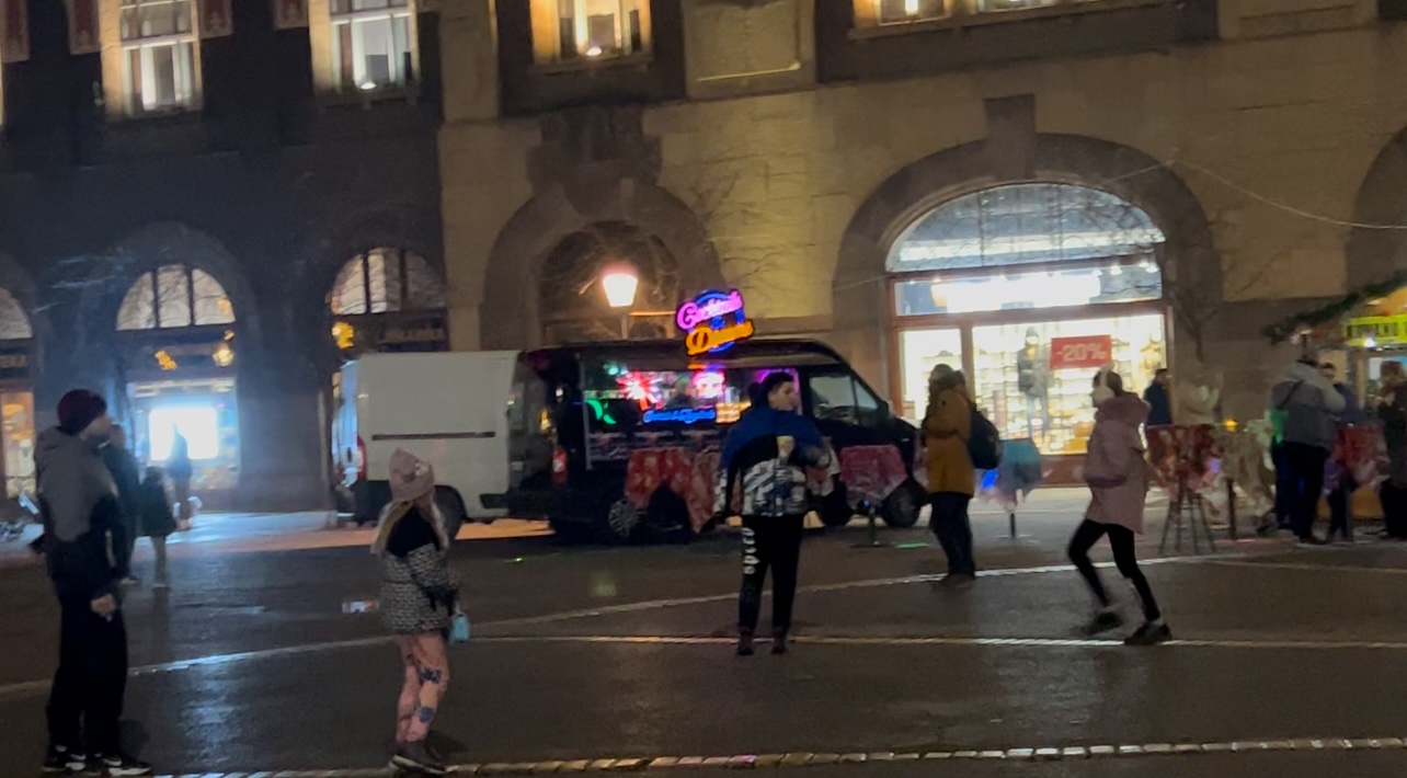 KUKAONICA: “Neprikladna muzika koja narušava praznični duh Winterfesta?” VIDEO