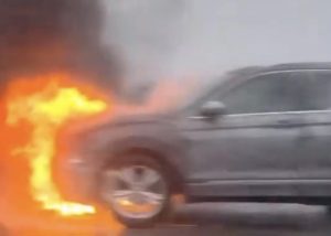 Zapalio se automobil na auto putu Subotica-Novi Sad