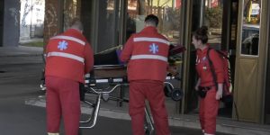 Požar u centru grada: Vatrogasci brzo ugasili požar, stanarka zbrinuta Požar u centru grada: Vatrogasci brzo ugasili požar, stanarka zbrinuta