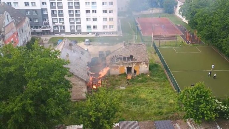 Požar u Subotici – zapalila se napuštena kuća u gusto naseljenoj stambenoj četvrti! VIDEO
