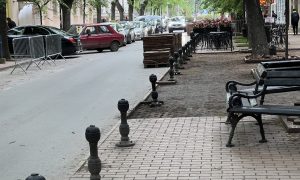 KUKAONICA: Kocke na putu usporavaju saobraćaj KUKAONICA: Kocke na putu usporavaju saobraćaj