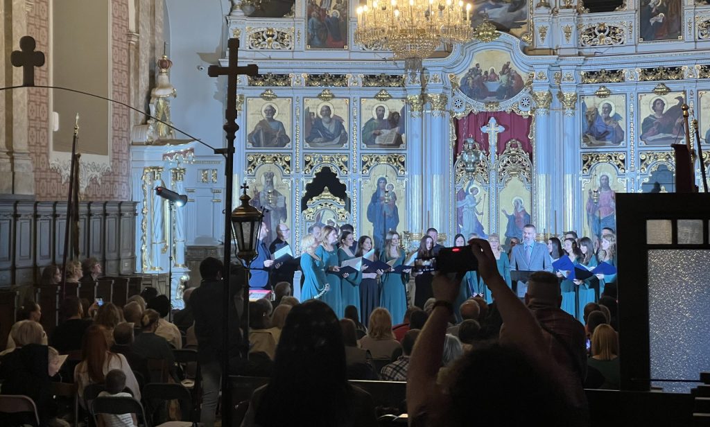 SUživo je prisustvovao Večeri horske muzike u Hramu Vaznesenja Gospodnjeg u Subotici. VIDEO