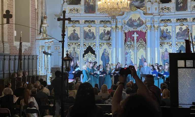 SUživo je prisustvovao Večeri horske muzike u Hramu Vaznesenja Gospodnjeg u Subotici. VIDEO