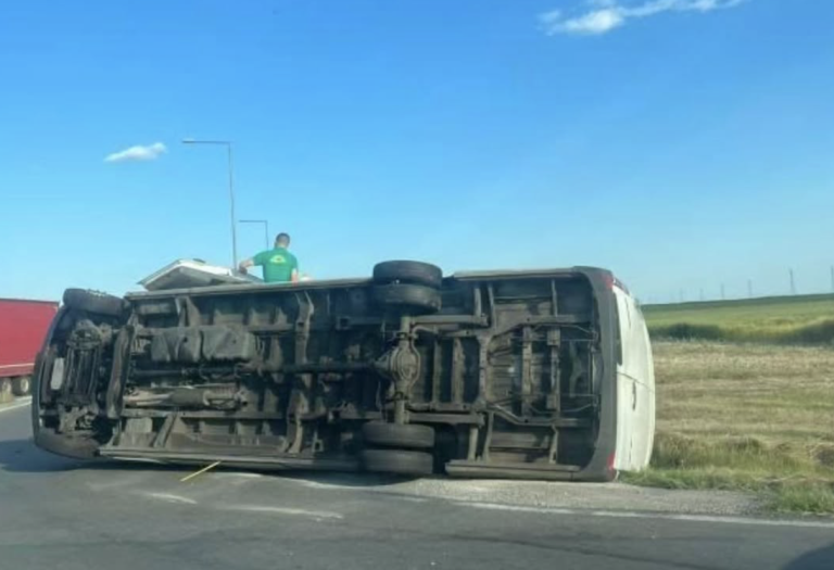 Nezgoda u Subotici: Prevrnuo se kombi