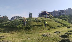 Prozivka uredna i sređena zahvaljujući vrednim radnicima JKP „Čistoća i zelenilo”. FOTOGRAFIJE