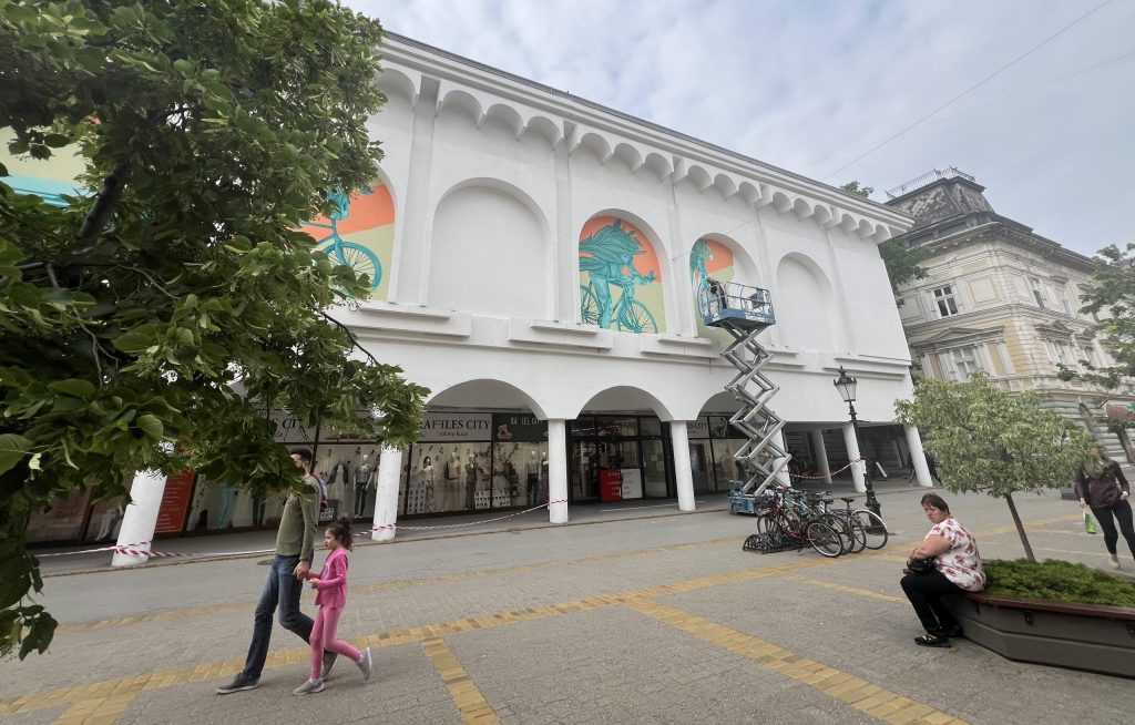 U toku je oslikavanje Robne kuće „Beograd” na Korzou