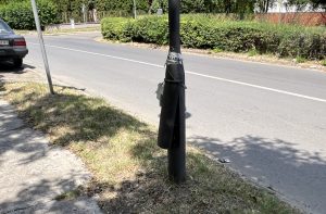 KUKAONICA: Prijava opasnog oštećenja na stubu javne rasvete u ulici Ištvana Kizura – hitna potreba za sanacijom KUKAONICA: Prijava opasnog oštećenja na stubu javne rasvete u ulici Ištvana Kizura – hitna potreba za sanacijom