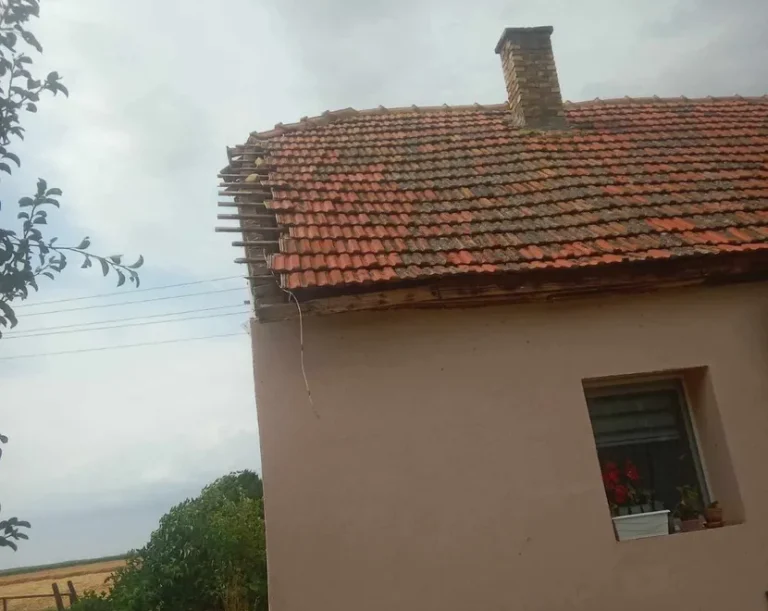 Apokaliptična scena pred očima! Majka i petoro mališana ostali bez krova tokom nezapamćene oluje u Đurđinu