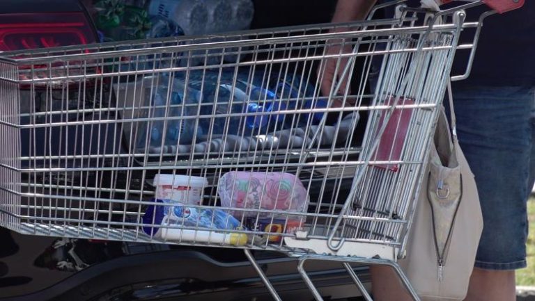 Koliko danas vredi 2.000 dinara u prodavnici?