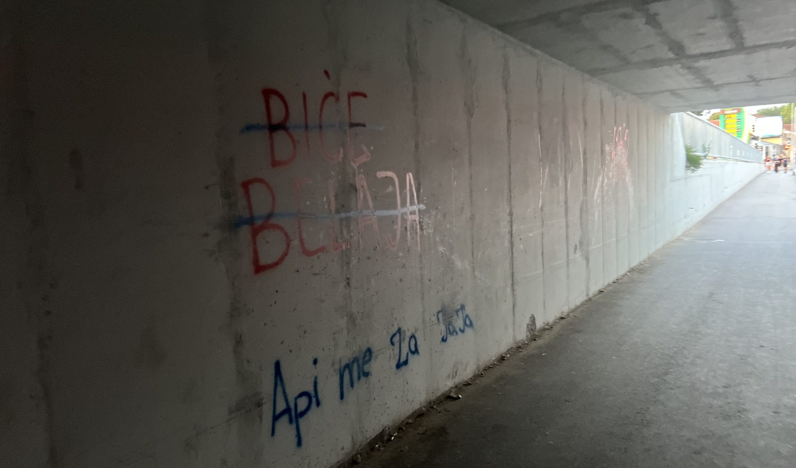Šta znače grafiti “1312” i “ACAB” u Subotici – poruka mržnje umesto dijaloga