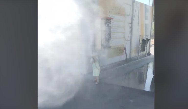 Porodična scena iz Subotice hit na TikToku: Dečak slučajno okupao tatu umesto auta!