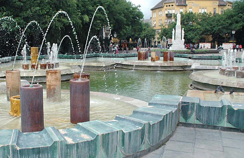Subotica 2000. – mladost između nestašice i provoda