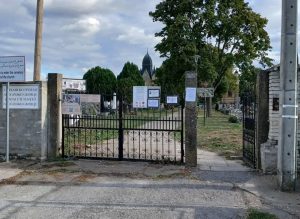 Građanin šalje fotografije stanja zelenih površina na Sećanskom groblju