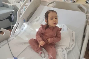 Lepe vesti! Oporavlja se Sofija (2) za koju Srbija skuplja novac, oglasila se majka: “Idemo napred zajedno!”