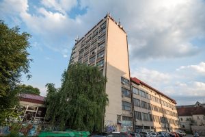 Privremena zabrana saobraćaja na zatvorenom parkingu na Trgu cara Jovana Nenada