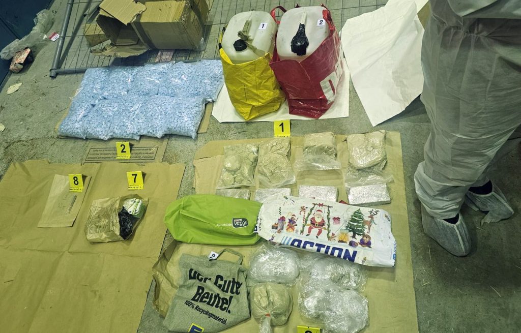 U šleperu na Horgošu pronađena droga i više od 50.000 evra