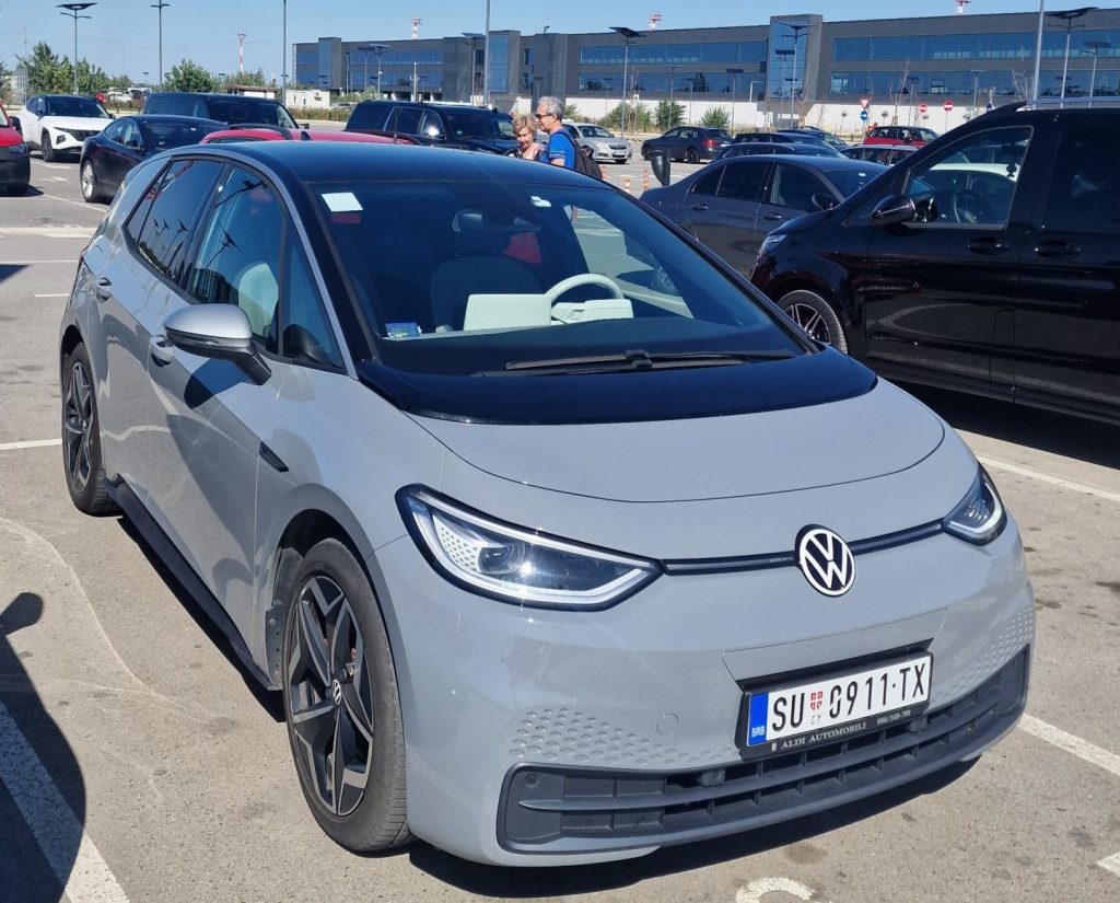 Subotički taksista o iskustvu vožnje električnog taksija