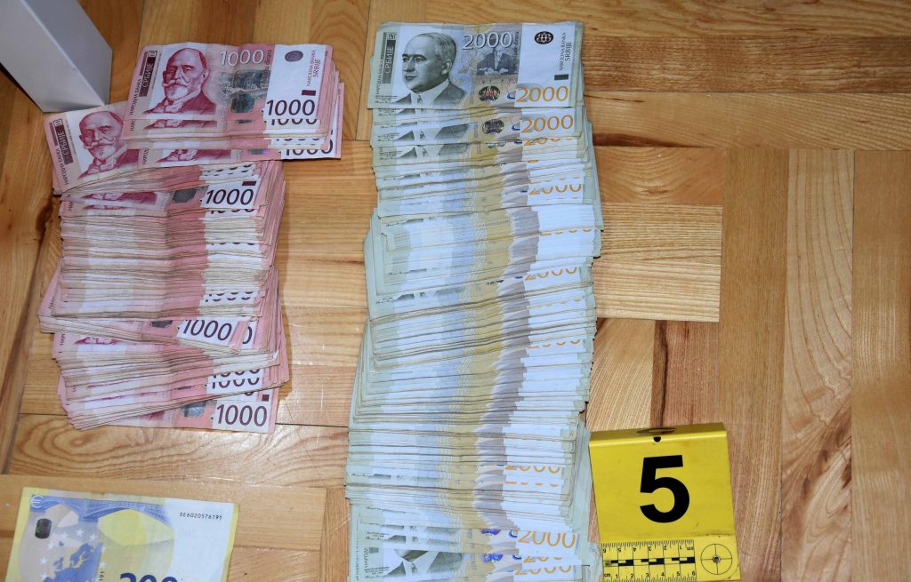 Zaplenjeno oko kilogram marihuane, manja količina amfetamina i halucinogenih glјiva