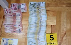 Zaplenjeno oko kilogram marihuane, manja količina amfetamina i halucinogenih glјiva Zaplenjeno oko kilogram marihuane, manja količina amfetamina i halucinogenih glјiva