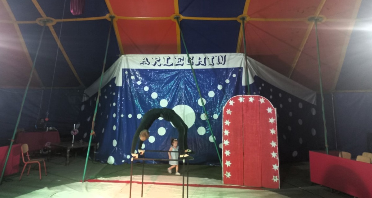 Pogledajte delić atmosfere sa premijere Cirkusa Delavega! (VIDEO)