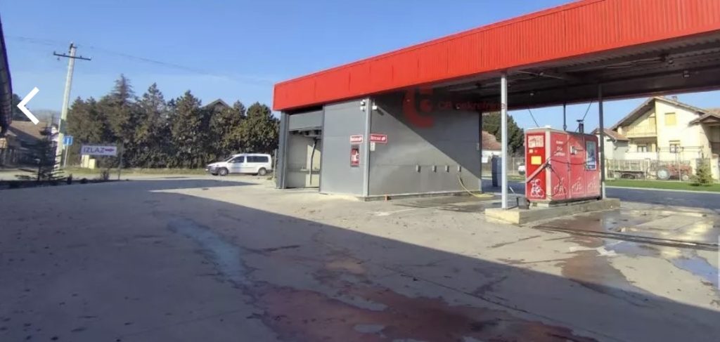 ODMAH SPREMNO ZA RAD: Na severu Subotice osvanuo oglas za prodaju samouslužne auto perionice