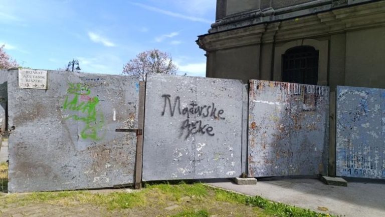Predsednik Mađarskog nacionalnog saveta najoštrije osuđuje grafit koji vređa mađarsku zajednicu
