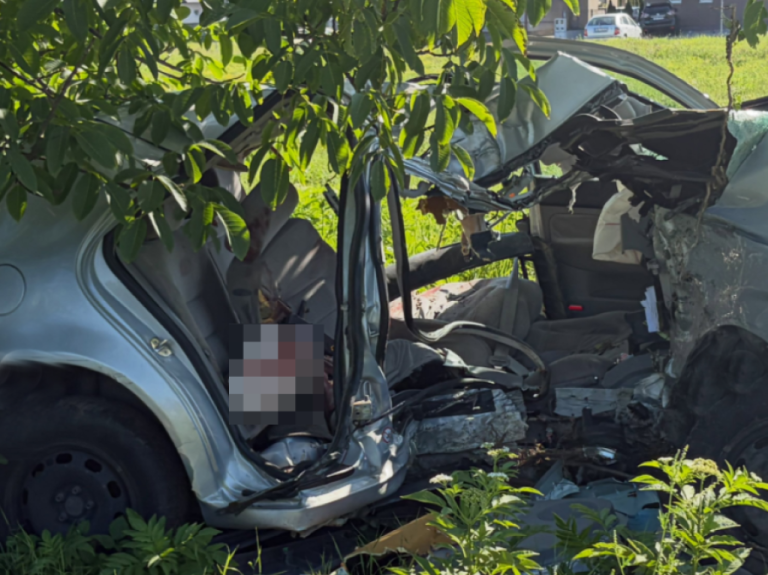 STRAVIČNE SCENE NA MESTU UDESA U BANJI KOVILJAČI : Brzina i gubitak kontrole odneli dva mlada života