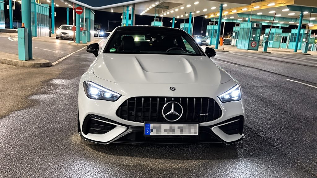 Na Horgošu zaplenjen luksuzni mercedes: Državljanin Srbije vozio automobil sa potrage