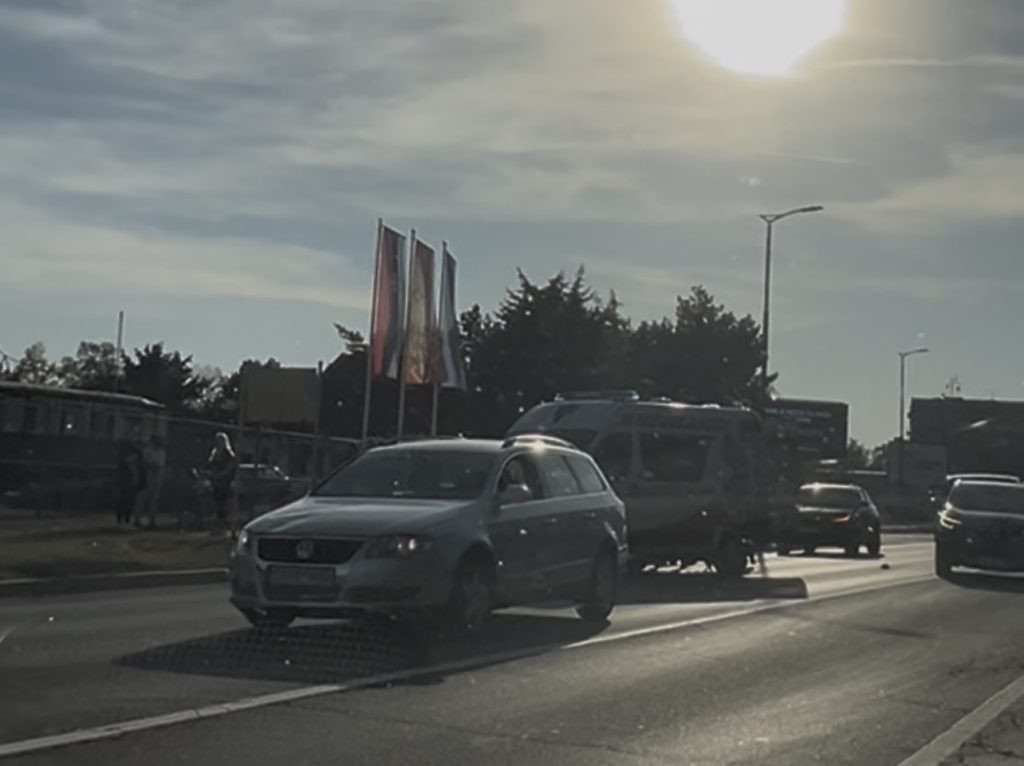 Teška saobraćajna nezgoda na Segedinskom putu: Pešak povređen u blizini šoping centra