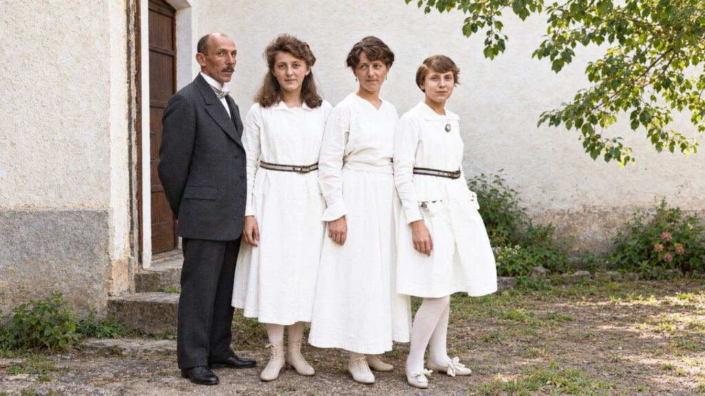 Oživeli smo fotografiju staru više od jednog veka: Upoznajte porodicu Ivana Sarića